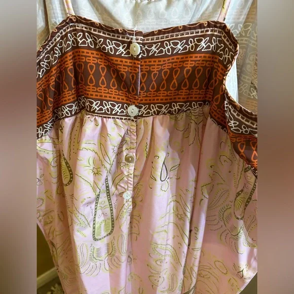 Elegant Pink and Red Patterned Maxi Dress - Picture 4 of 8